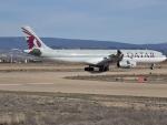 Uno de los aviones procedentes de Doha que ha llegado al Aeropuerto de Teruel.
