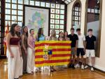 Mar Vaquero ha entregado la bandera de Aragón a los participantes en la Ruta Quetzal 2026