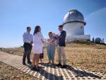Carmen Susín, junto con Pilar Gayán y Javier Cenarro, en la visita al Observatorio Astrofísico de Javalambre