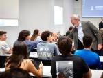 El presidente Azcón, en la nueva Facultad de Medicina de Huesca.