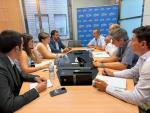 La consejera de Agricultura, Ganadería y Alimentación, Arancha Simón, durante la reunión mantenida con el presidente de la Confederación Hidrográfica del Ebro, Carlos Arrazola, y representantes de ambas administraciones.