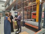 La consejera de Economía, Competitividad y Empleo Eva Valle en su visita de esta mañana a Huesca.