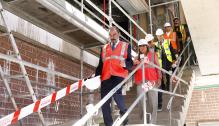 El presidente Lambán visita las obras del nuevo Centro de Salud Barrio Jesús
