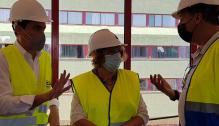 La consejera de Ciudadanía y Derechos Sociales del Gobierno de Aragón, María Victoria Broto, visita en la residencia del IASS Ciudad de Huesca las obras para construir dos unidades de convivencia