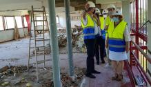 La consejera de Ciudadanía y Derechos Sociales del Gobierno de Aragón, María Victoria Broto, visita en la residencia del IASS Ciudad de Huesca las obras para construir dos unidades de convivencia