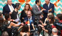 Lambán asiste a la presentación de proyectos de renovables en Andorra