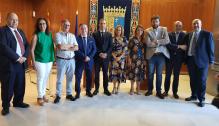 Foto de familia del acto de la firma del FITE 2022 entre Mayte Pérez y el secretario de Estado, Alfredo González