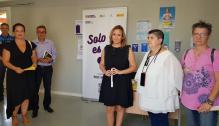 Mayte Pérez y María Goikoetxea, en la presentación del punto violeta de María de Huerva