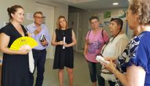 Mayte Pérez y María Goikoetxea, en la presentación del punto violeta de María de Huerva