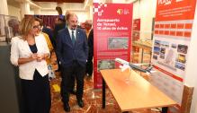 Lambán inaugura la exposición "40 años Creciendo en la provincia de Teruel