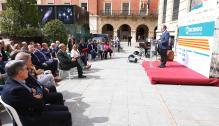 Lambán inaugura la exposición "40 años Creciendo en la provincia de Teruel