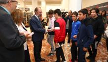 Lambán inaugura la exposición "40 años Creciendo en la provincia de Teruel