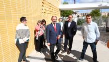 El Presidente de Aragón visita las instalaciones del CEIP María Zambrano