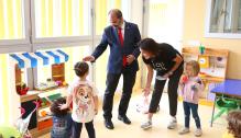 El Presidente de Aragón visita las instalaciones del CEIP María Zambrano