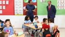 El Presidente de Aragón visita las instalaciones del CEIP María Zambrano