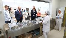 El Presidente de Aragón visita las instalaciones del CEIP María Zambrano