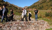 Lambán visita el yacimiento arqueológico del Hospital de Santa Cristina de Somport