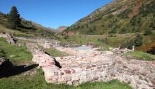 Lambán visita el yacimiento arqueológico del Hospital de Santa Cristina de Somport
