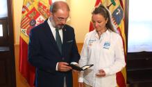 Lambán recibe a Olga Martín Preccis, participante en el Reto Pelayo