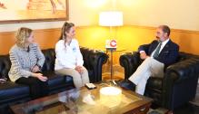 Lambán recibe a Olga Martín Preccis, participante en el Reto Pelayo