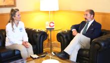 Lambán recibe a Olga Martín Preccis, participante en el Reto Pelayo