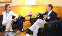 Lambán recibe a Olga Martín Preccis, participante en el Reto Pelayo