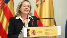 La videpresidenta primera y ministra de Economía, Nadia Calviño, y el presidente de Aragón, Javier Lambán ofrecen una rueda de prensa, tras el encuentro mantenido