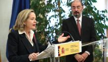 La videpresidenta primera y ministra de Economía, Nadia Calviño, y el presidente de Aragón, Javier Lambán ofrecen una rueda de prensa, tras el encuentro mantenido
