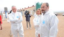 Lambán visita una granja experimental