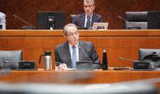 Carlos Pérez Anadón defiende en la Comisión de Hacienda el Presupuesto de 2023 y las secciones de su departamento..