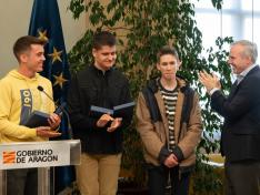El presidente recibe a los estudiantes aragoneses premiados en las olimpiadas nacionales de Física, Matemáticas e Informática