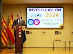 El consejero de Sanidad participó este miércoles en la entrega de becas de APSATUR