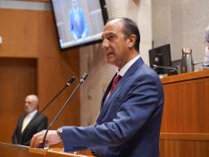 El consejero de Sanidad del Gobierno aragonés, José Luis Bancalero, ha defendido hoy el decreto en las Cortes de Aragón