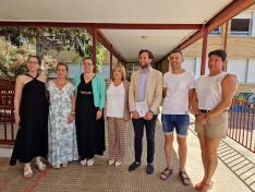 La consejera y el presidente de la DPH han visitado el CEIP Víctor Mendoza.