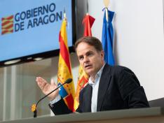 El consejero de Hacienda e Interior, Roberto Bermúdez de Castro, atiende a los medios tras el Consejo de Gobierno.