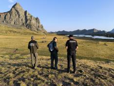 Agentes para la Protección de la Naturaleza colaboran con la Guardia Civil y la Policía Nacional para controlar acampadas ilegales en el entorno del ibón de Anayet