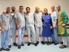 Parte del equipo de profesionales que participó en la intervención de Cirugía Vascular emitida en directo en el Congreso de Málaga desde el Hospital Clínico de Zaragoza