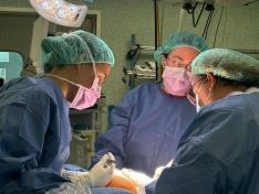 Imagen de una operación con RIO realizada esta semana en el Hospital Universitario Miguel Servet de Zaragoza