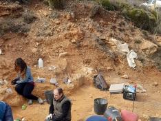 Excavación en el yacimiento pleistoceno de La Puebla de Valverde (Teruel).