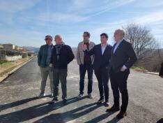 Octavio López ha supervisado las obras junto al alcalde de Sástago, Jorge Casanova; el director generral de Carreteras e Infraestructuras, Miguel Ángel Arminio, y responsables de la empresa concesionaria.