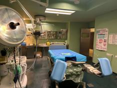 Área de paritorios del Hospital Clínico Universitario Lozano Blesa durante la visita guiada organizada para mujeres embarazadas y sus acompañantes.