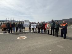 Representantes de distintas administración sobre el terreno donde se proyecta la helisuperficie 24H de Graus que prestará servicio a toda la comarca de la Ribagorza.Helisuperficie Graus