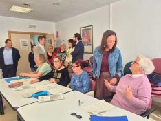 La Consejera en funciones ha visitado este viernes el hogar de personas mayores del IASS en Monzón