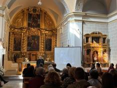 Hoy se ha presentado la restauración del retablo.