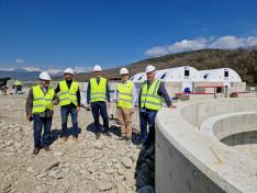 El director del Instituto Aragonés del Agua, Luis Estaún, en una visita a las obras de la depuradora.