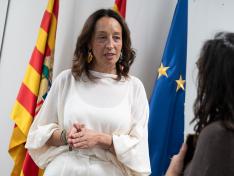 La consejera de Bienestar Social y Familia en funciones, Carmen Susín, atiende a los medios de comunicación.