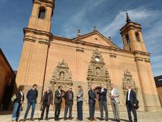 Blasco, Gimeno y Moncada, en la explicación sobre la restauración de las fachadas, junto a otros representantes institucionales y sociales.