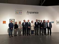 Un momento de la presentación de la exposición solidaria de Aspanoa en el IAACC Pablo Serrano, con la participación del consejero de Sanidad en funciones, José Luis Bancalero, y representantes institucionales.