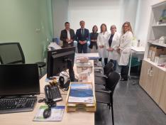 El consejero de Sanidad, con el alcalde de Alcañiz y el equipo directivo del hospital en una de las consultas