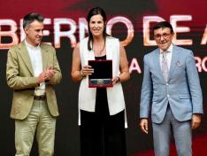La directora general de Deporte, Cristina García, ha recogido la placa de oro de ADESP.